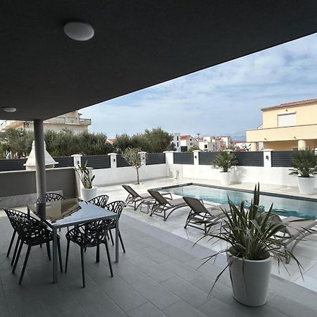 Apartments Cesare Нин Екстериор снимка