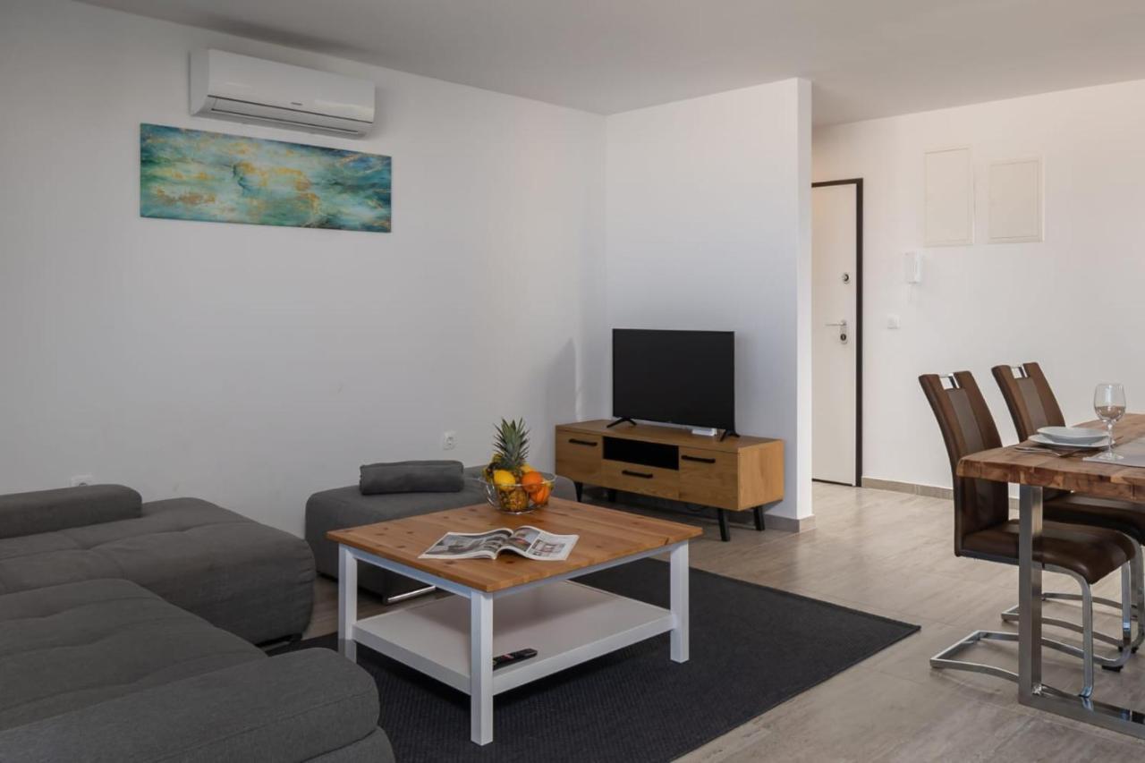 Apartments Cesare Нин Екстериор снимка