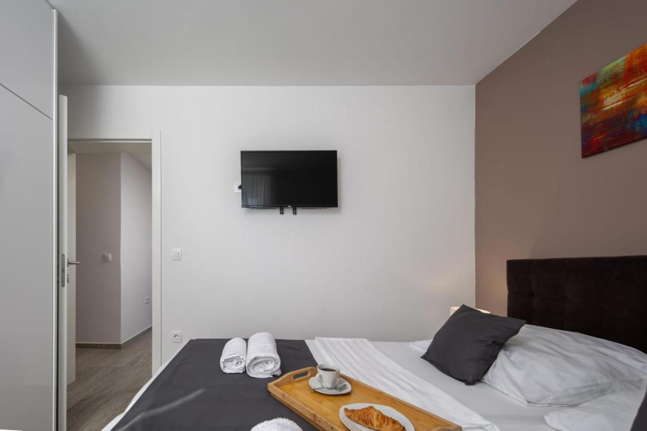 Apartments Cesare Нин Екстериор снимка