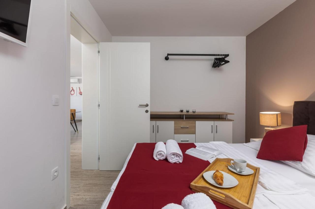 Apartments Cesare Нин Екстериор снимка