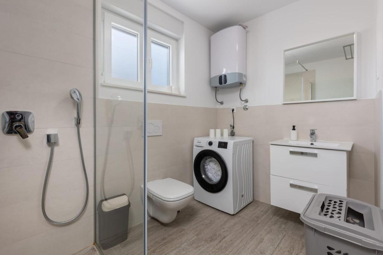Apartments Cesare Нин Екстериор снимка