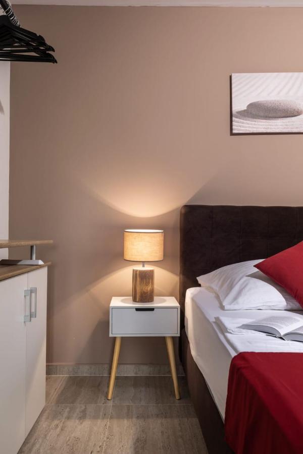 Apartments Cesare Нин Екстериор снимка