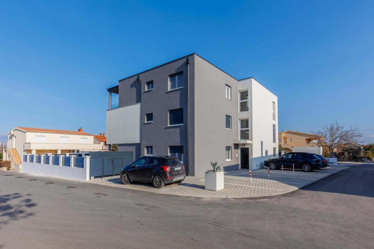 Apartments Cesare Нин Екстериор снимка