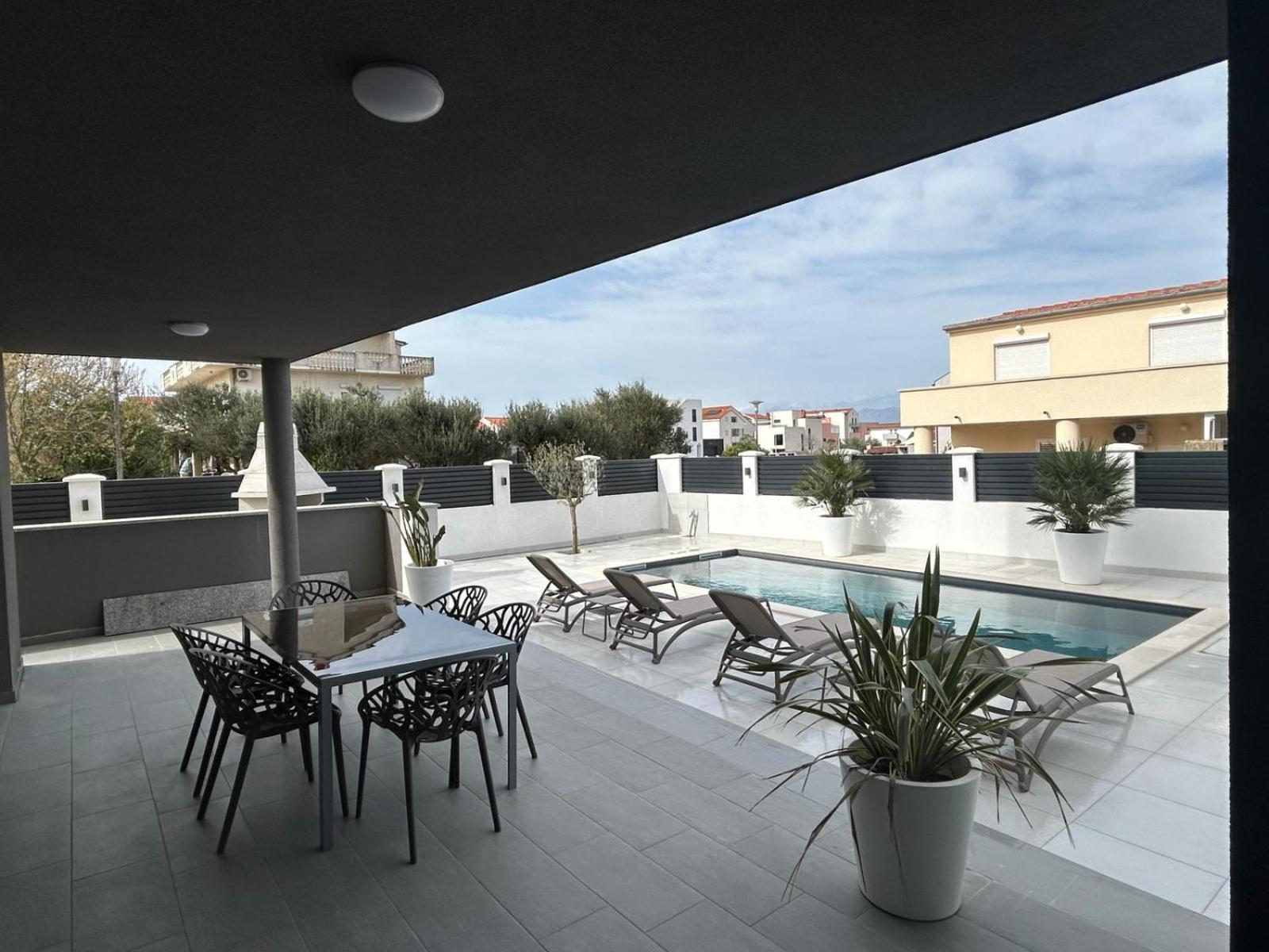 Apartments Cesare Нин Екстериор снимка
