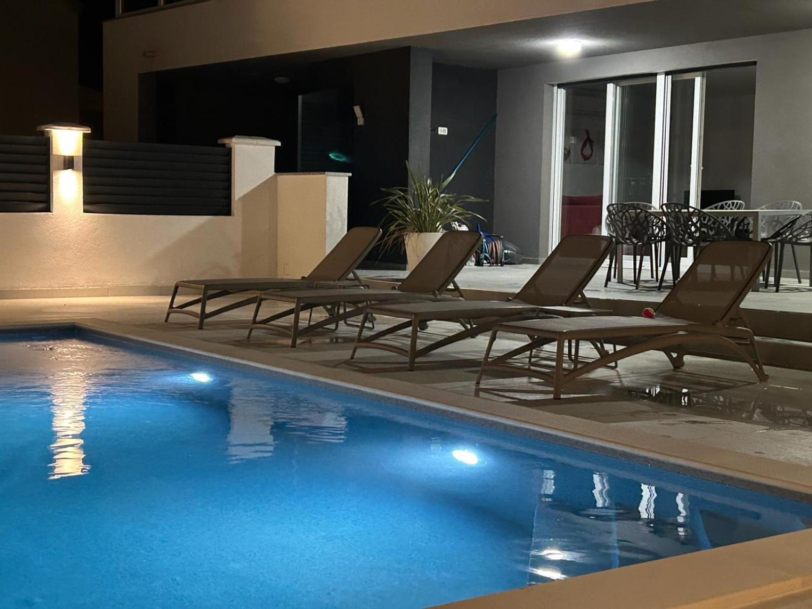 Apartments Cesare Нин Стая снимка